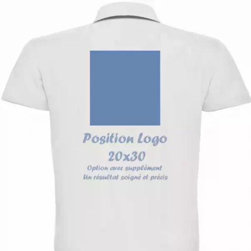 Polo blanc avec un grand logo centré dans le dos.