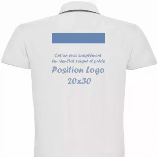 Polo blanc avec un logo rectangulaire en haut du dos.